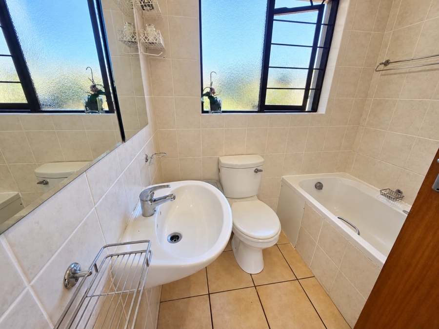 2 Bedroom Property for Sale in The Island Western Cape